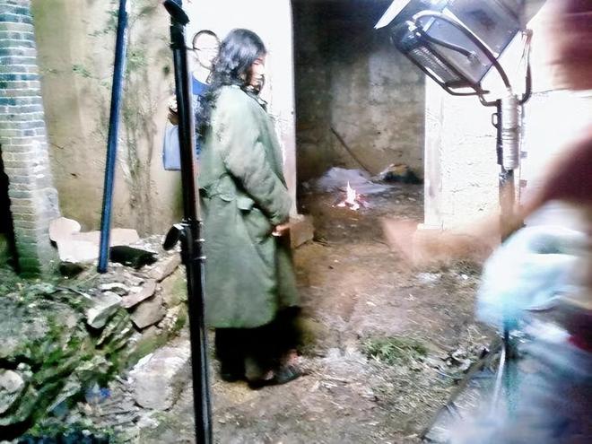 饭靠喂23岁饿死家中村民：是他父母的错米乐m6登录入口09年一男子脚不沾地吃(图15)