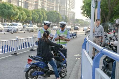 车上路有“5不能”新要求别被罚了才知道m6米乐注册2025年2月起执行电动(图4)