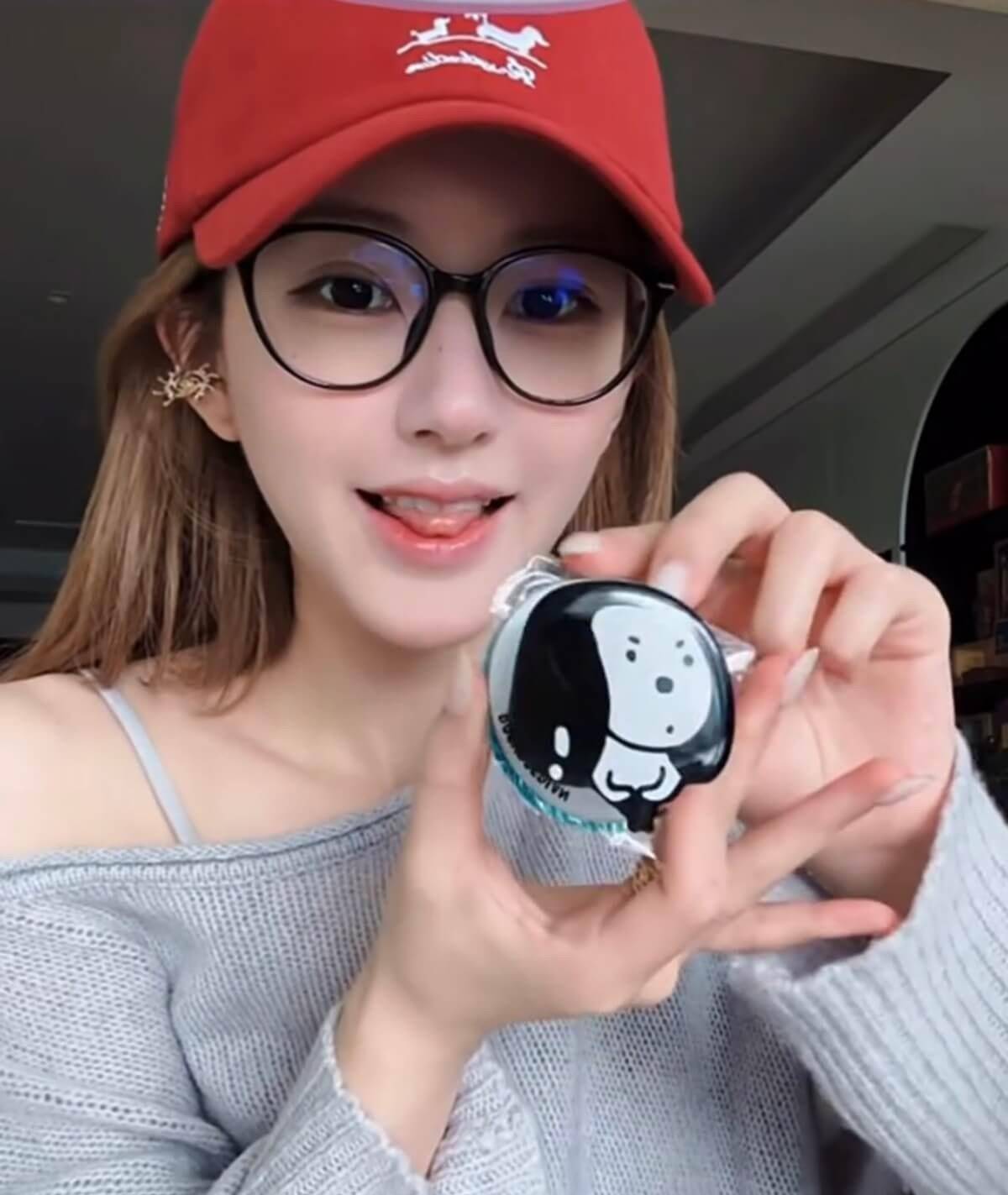 赵露思三个字回应网两派立场激辩自创品牌手机支架品质引争议！(图3)